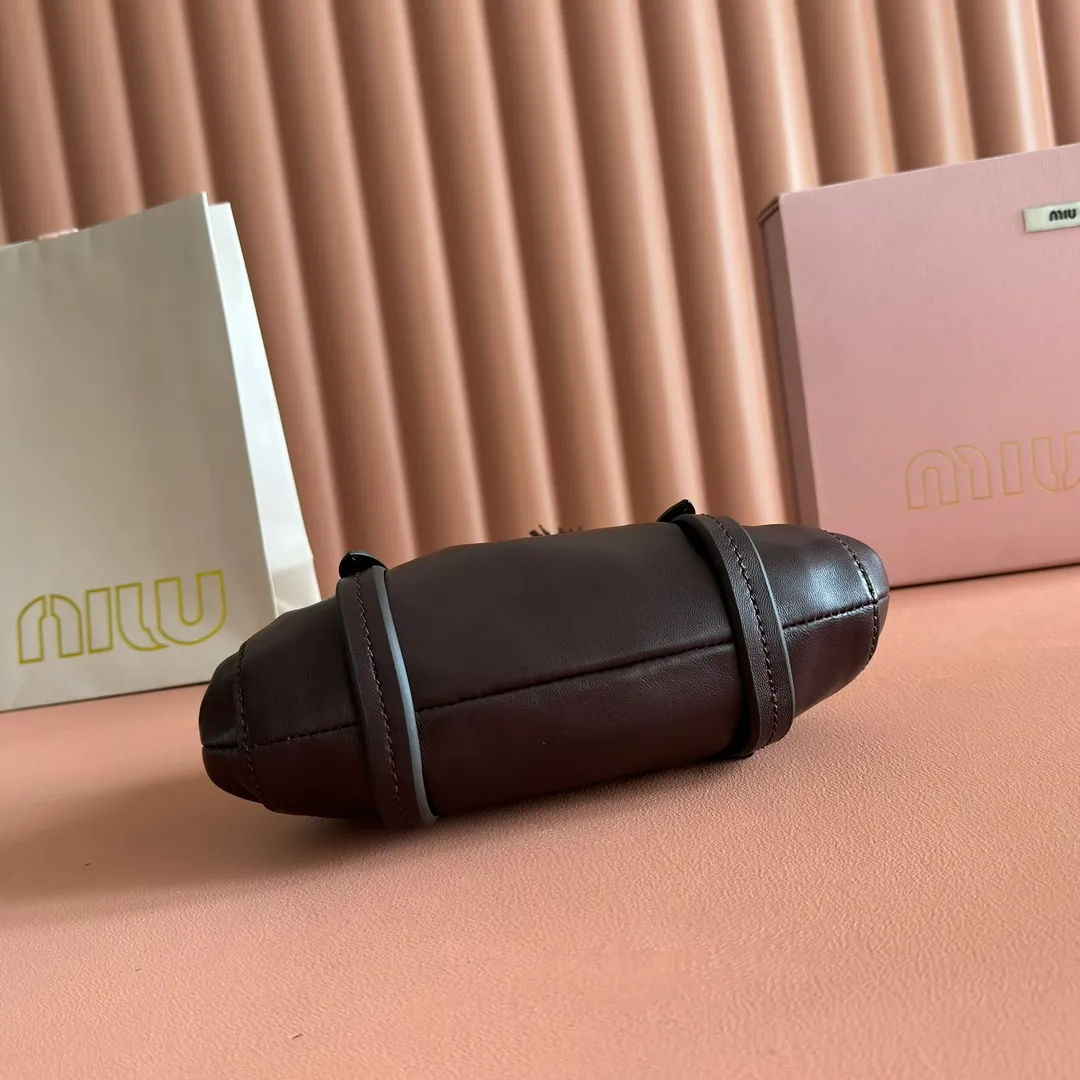 p1400💋💋💋【Full set of packaging at the counter】25 new JIOE medieval armpit dumpling bags, brand new sheepskin, with steel aged metal hardware, high-end and elegant texture, the bag mouth is designed with a drawstring girdle, the fine ruffled lace is three-dimensional and playful, high-end yet lazy and casual, the unique design looks good on anyone who uses it Model: 5BP178 Size: 22*7*15