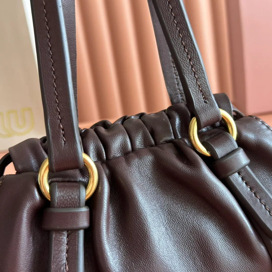 p1400💋💋💋【Full set of packaging at the counter】25 new JIOE medieval armpit dumpling bags, brand new sheepskin, with steel aged metal hardware, high-end and elegant texture, the bag mouth is designed with a drawstring girdle, the fine ruffled lace is three-dimensional and playful, high-end yet lazy and casual, the unique design looks good on anyone who uses it Model: 5BP178 Size: 22*7*15