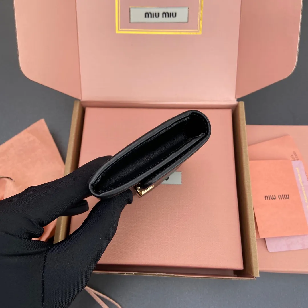 [Special grade hardware original leather] ¥560 ~ Black imported cowhide card bag - Snap button closure - Metal letter logo - 2 card slots - Lined Size: w8.5×h10.2×2cm No.: 5M104_ MM0220