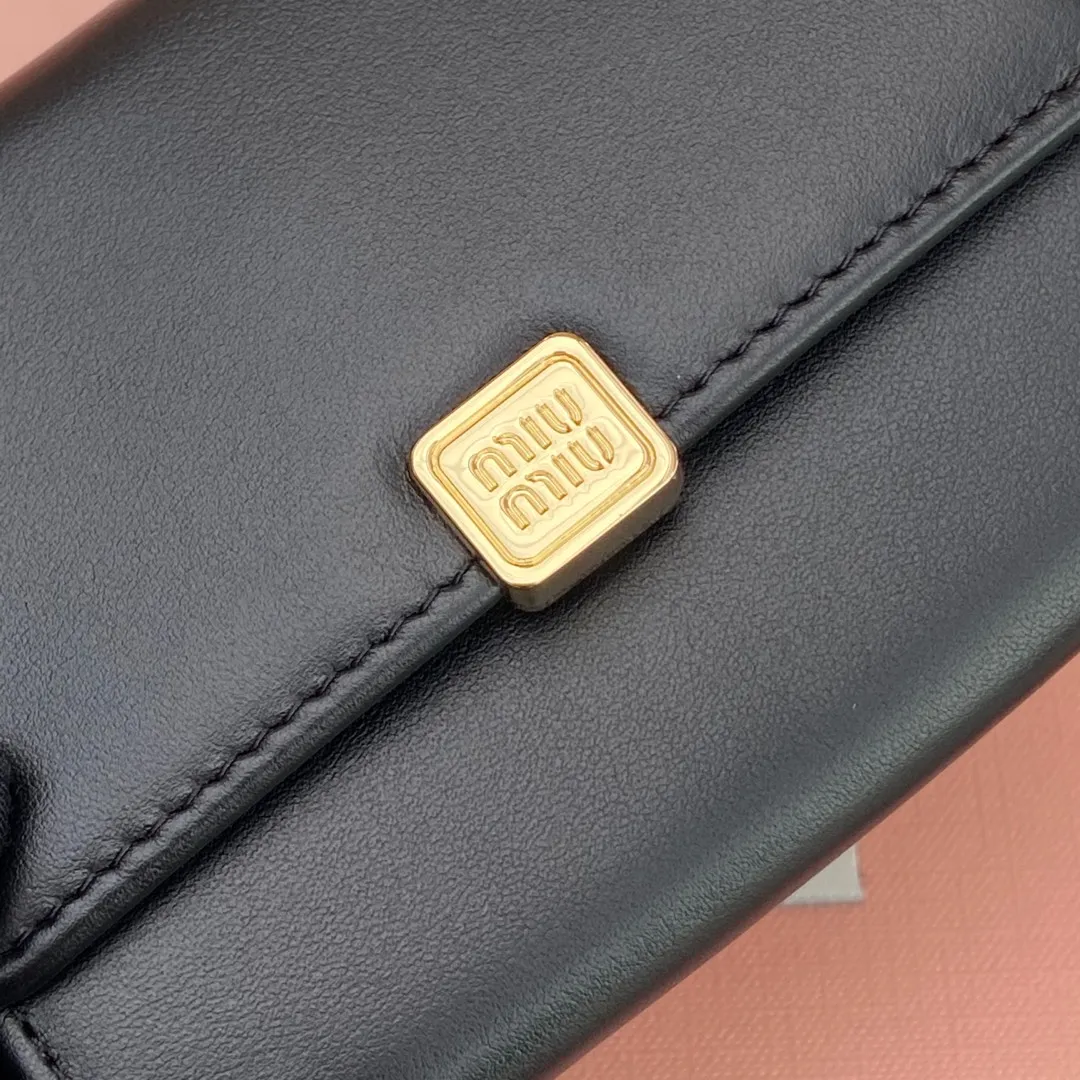 [Special grade hardware original leather] ¥560 ~ Black imported cowhide card bag - Snap button closure - Metal letter logo - 2 card slots - Lined Size: w8.5×h10.2×2cm No.: 5M104_ MM0220