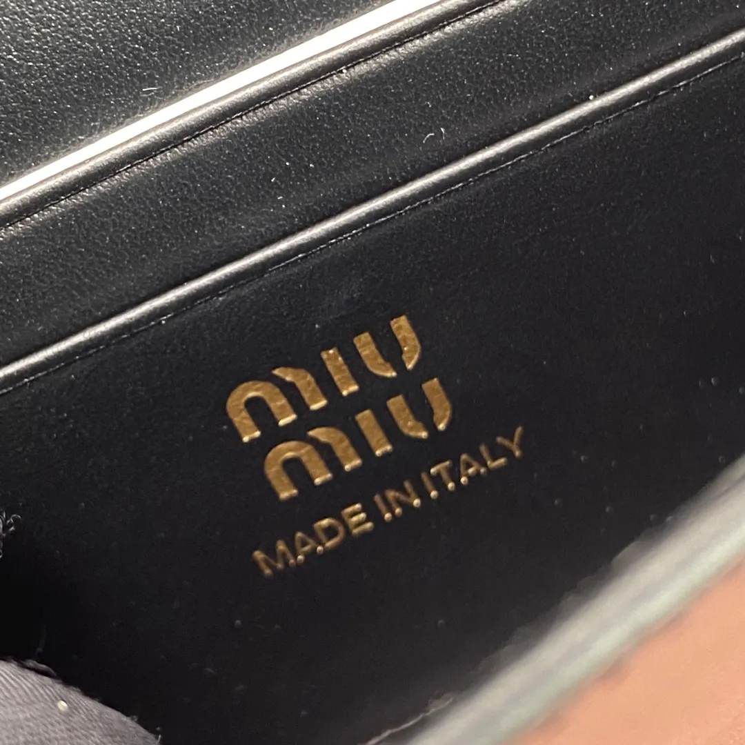 [Special grade hardware original leather] ¥560 ~ Black imported cowhide card bag - Snap button closure - Metal letter logo - 2 card slots - Lined Size: w8.5×h10.2×2cm No.: 5M104_ MM0220