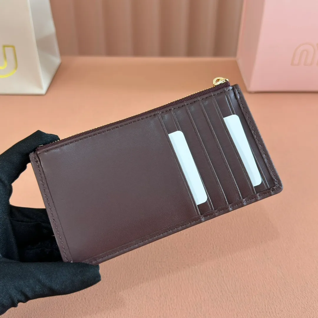 p520. 💋💋💋【Full set of packaging at the counter】🔥 MM💗pocket wallet💗The latest version of the card holder, model: 5MB006 Heather🔥🆕🆕💃💃Top imported lambskin material🐮👋Matelasse pattern, zipper closure, miu logo hot stamping inside 💞Six card slots on the back, 💅💅 size: 8X15.
