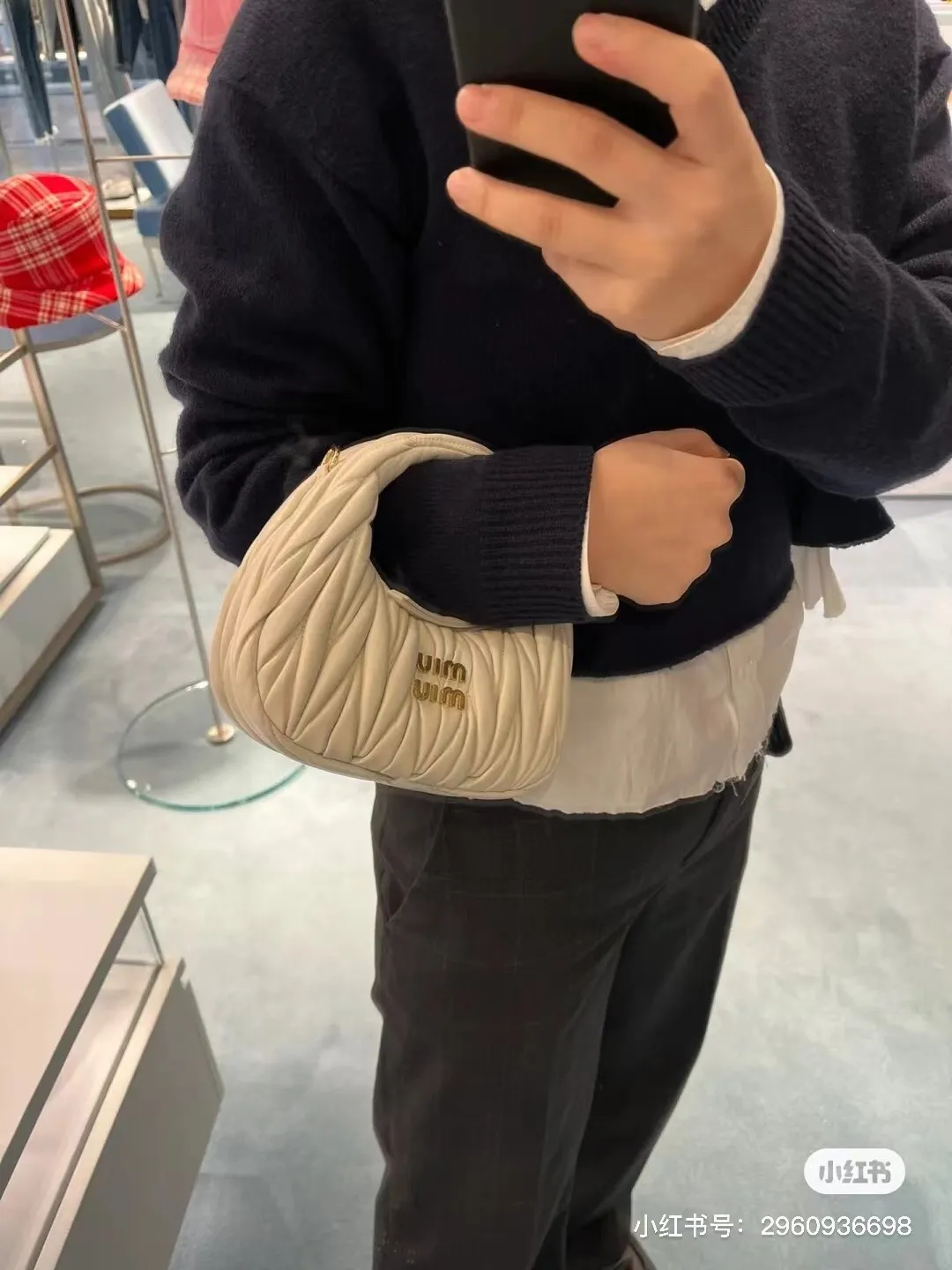 💋💋💋 Equipped with a full set of packaging at the counter [Super Grade Hardware Original Leather] Wander Matelasse Sheep Leather Hobo Mini Handbag/Crossbody Bag～Sheepskin Size: W17.5×H14×D5.5cm Number: 5BP156