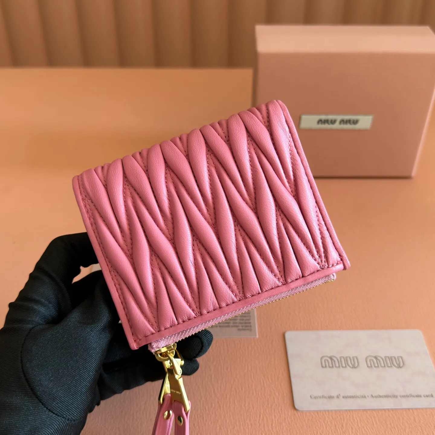 p540💋💋💋[Original configuration counter complete package] New version of the two-fold small wallet pocket wallet counter new small wallet 🔥 Model: 5MV017 is made of imported top-grade sheepskin inside and outside, with multiple card slots on both sides, double zipper compartment design on both sides, larger capacity, internal pressure 198A hundred-yuan notes, bank cards, coins, and change can be collected in it, highly practical, size: 11.5 X8 cm