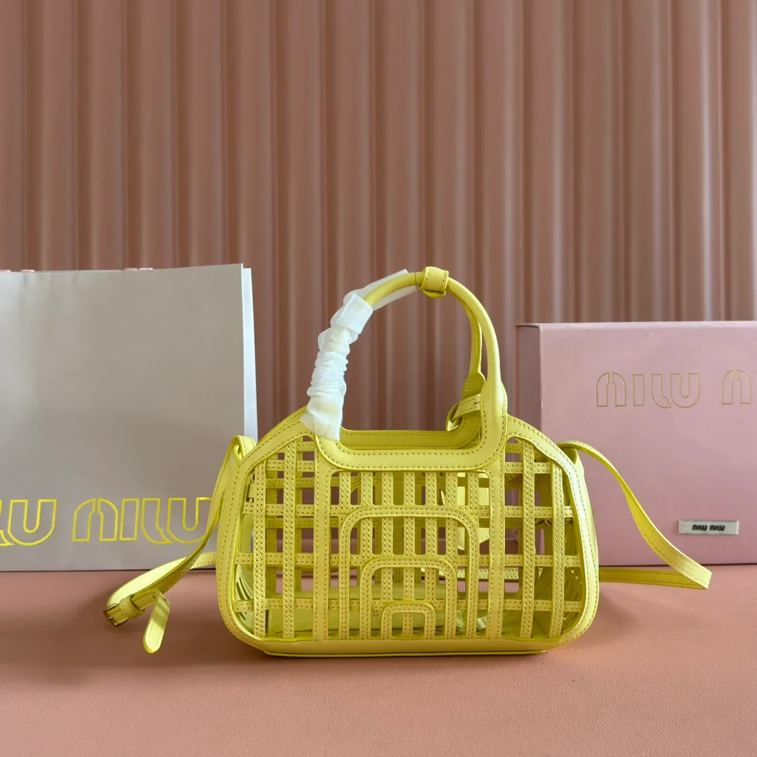 p2080💋💋💋【Configured with full counter package】MIUM new vegetable basket, soft Naa leather handbag, designed with exquisite weaving pattern and unique structure, showing summer style, complex craftsmanship reflects the exquisite and elegant beauty of MIU series, detachable and adjustable leather long shoulder strap, with zipper small bag hanging decoration inside, strong practicality, perfect choice for commuting to work, picnics and vacations/Model 5ba294 Size 24 X12.5 X 9 cm