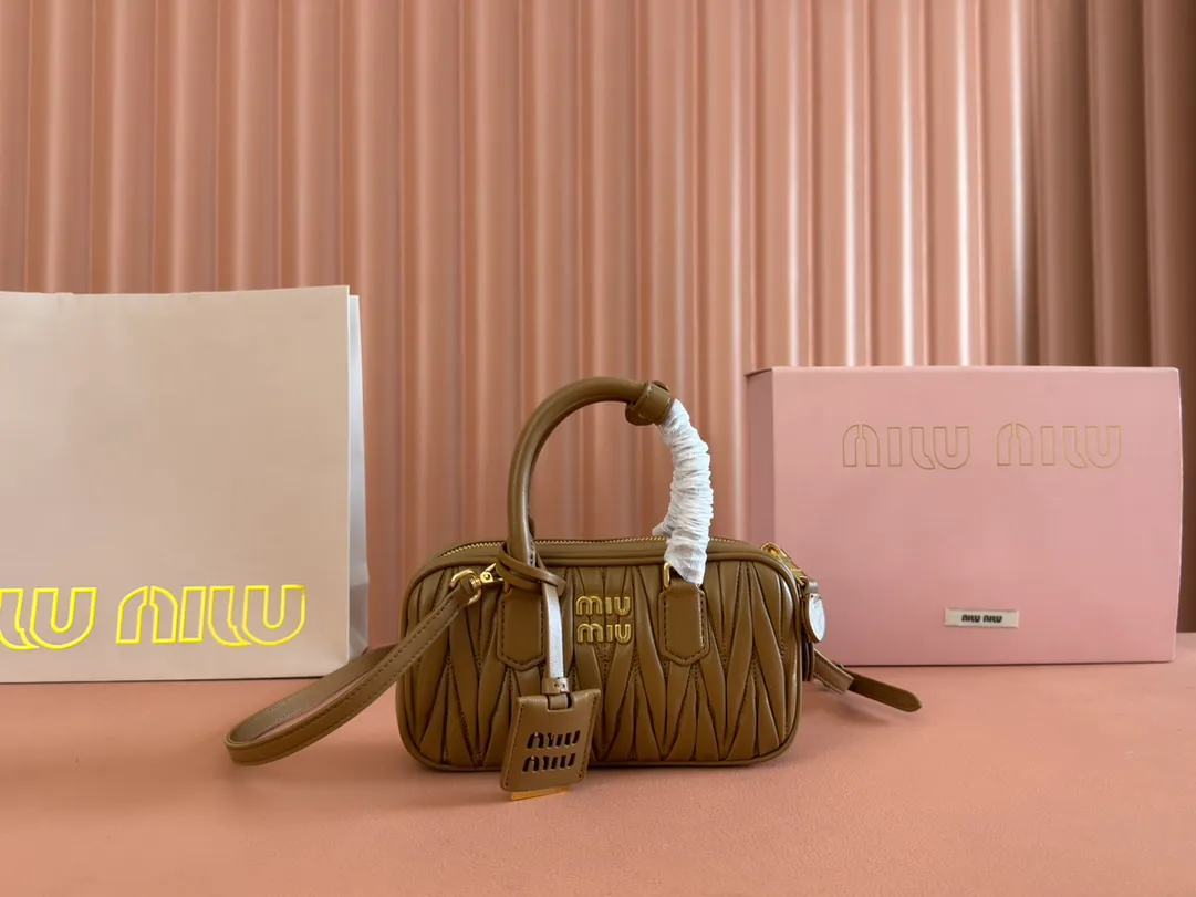 💋💋💋[Equipped with full counter packaging, premium hardware and original leather] Arcadie sheepskin mini (19cm) bowling handbag/crossbody bag ~ 5bp176