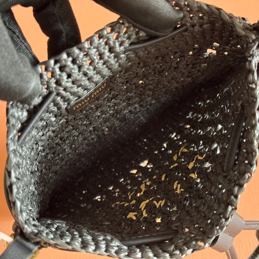 p1120💋💋💋【Full set of packaging at the counter】5ND016 new lucky bag woven bag, custom-made raffia imported from Japan, non-common PP grass on the market, the material is the same, the overall bag is small and exquisite, with leather shoulder strap for better practicality, it can be carried in the hand or under the armpit when going out in summer, size: 20 X 23 cm