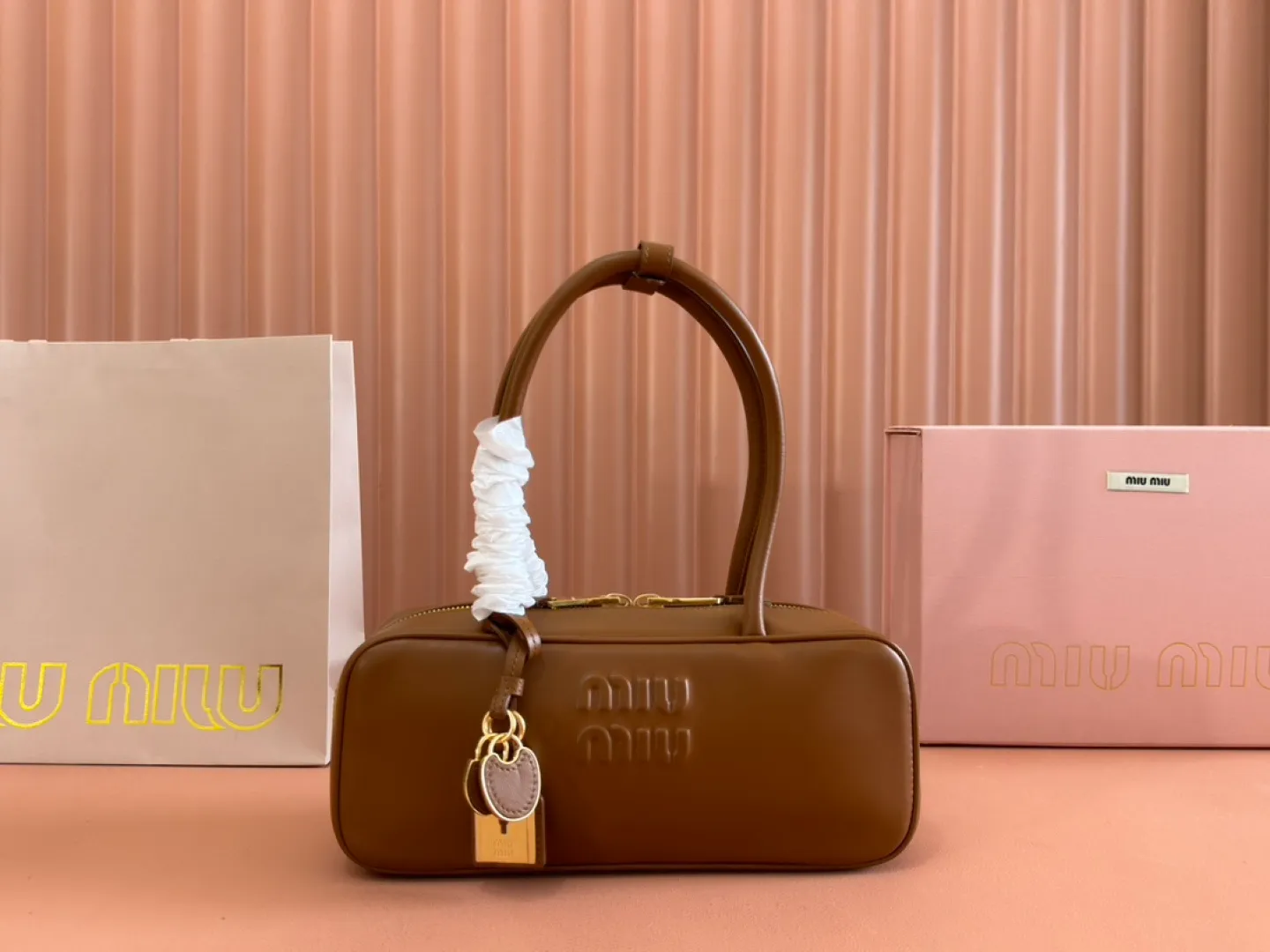 💋💋💋【New Product】Miu’s popular 👉Beau leather handbag has been shipped. Four colors/original leather is shipped! 🐲Model: 5BB173, combined short video