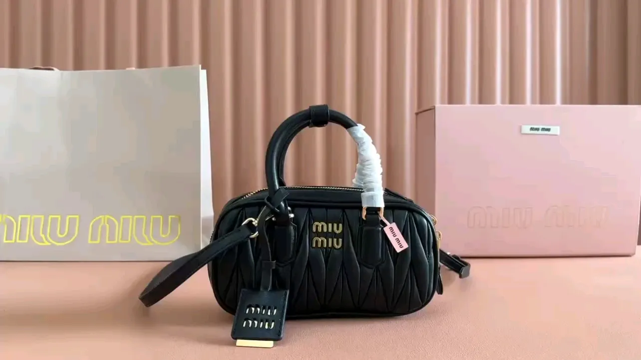 💋💋💋[Equipped with full counter packaging, premium hardware and original leather] Arcadie sheepskin mini (19cm) bowling handbag/crossbody bag~