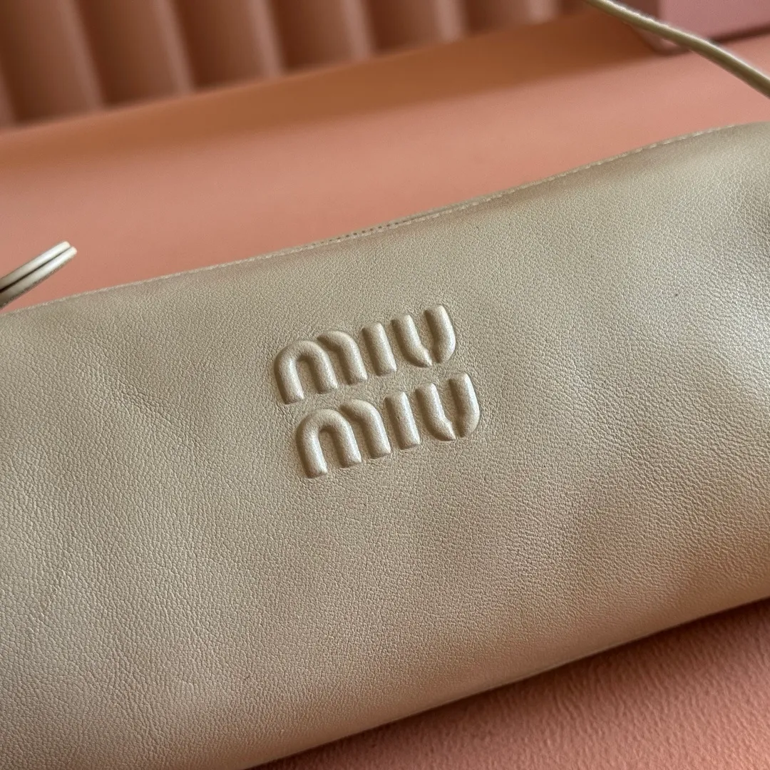 p1040💋💋💋[Special grade hardware original leather] Adventure Nappa sheep leather handbag/shoulder bag white Size: W22×H9×D9cm No._5BG851