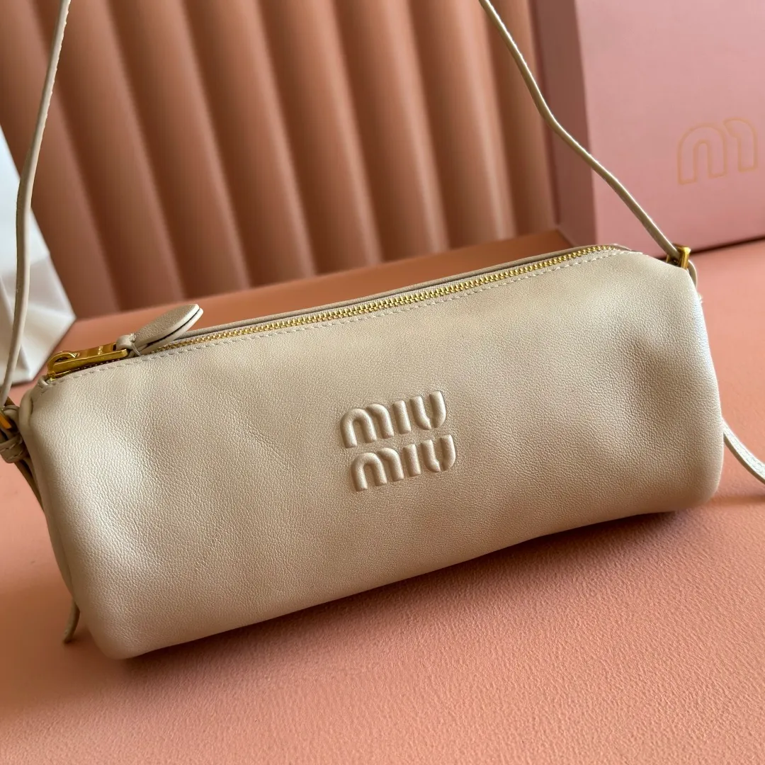 p1040💋💋💋[Special grade hardware original leather] Adventure Nappa sheep leather handbag/shoulder bag white Size: W22×H9×D9cm No._5BG851
