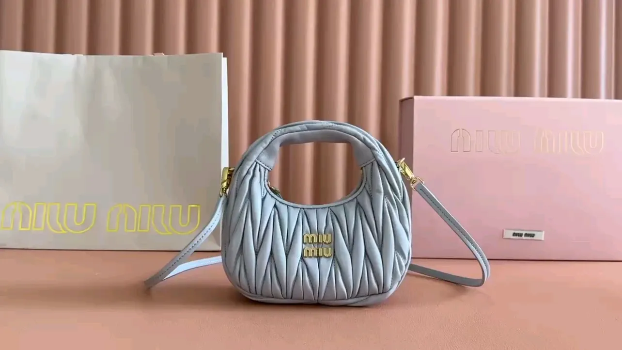 💋💋💋 Equipped with a full set of packaging at the counter [Super Grade Hardware Original Leather] Wander Matelasse Sheep Leather Hobo Mini Handbag/Crossbody Bag～Sheepskin Size: W17.5×H14×D5.5cm Number: 5BP156
