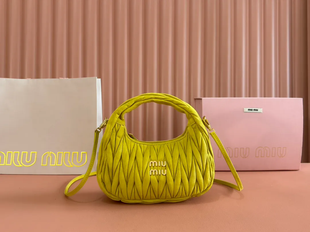 💋💋💋【Full set of packaging at the counter】5BC125MiuMiu new MiuWander suede leather handbag