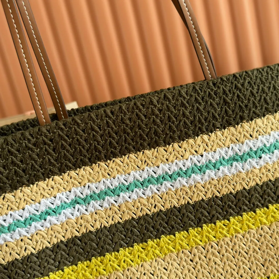 p1300💋💋💋【Full set of packaging at the counter】M Home 🍒5BG228, imported raffia straw spliced ​​cotton thread woven tote bag, the only version quality in the market, iconic Miu Miu embroidery on the front, cotton lining, ultra-light, large capacity, a must-have for travel, suitable for all seasons, super beautiful in kind, size: 40X34X16CM.