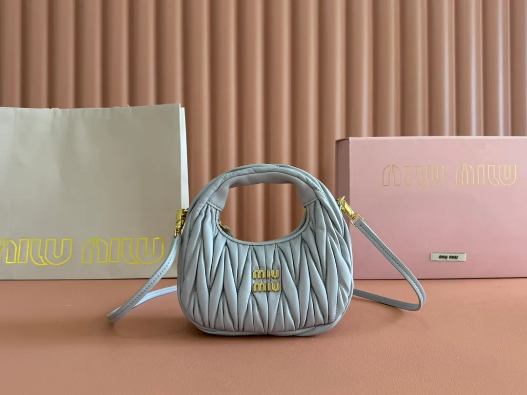 💋💋💋 Equipped with a full set of packaging at the counter [Super Grade Hardware Original Leather] Wander Matelasse Sheep Leather Hobo Mini Handbag/Crossbody Bag～Sheepskin Size: W17.5×H14×D5.5cm Number: 5BP156