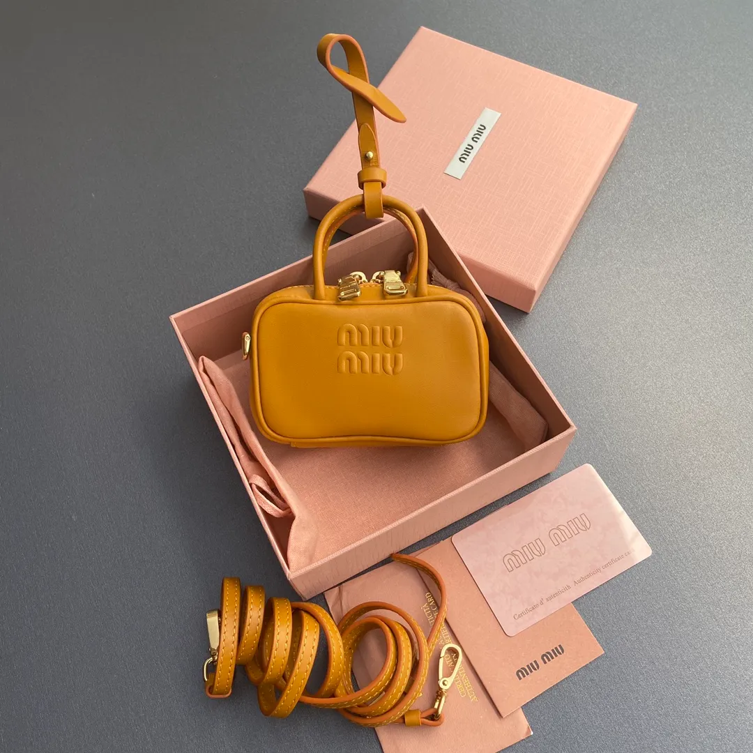 [Special grade hardware original leather] ~ Pumpkin color imported cow leather pendant Size: w11×h7×d4cm (Pomegranate Orange) Number: 5NR036 _ 020 _ MM030