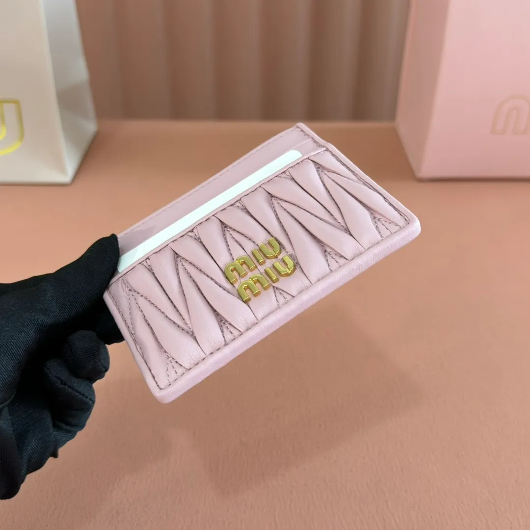 p420. 💋💋💋【Configured with full set of counter packaging】🔥 The latest version of MM cket wallet new card holder, 💗💗 5MV976 light pink The latest series of card holders in the counter, small and exquisite, double-sided card slots, practical and fashionable design 🔥 Made of top imported lambskin 🎉