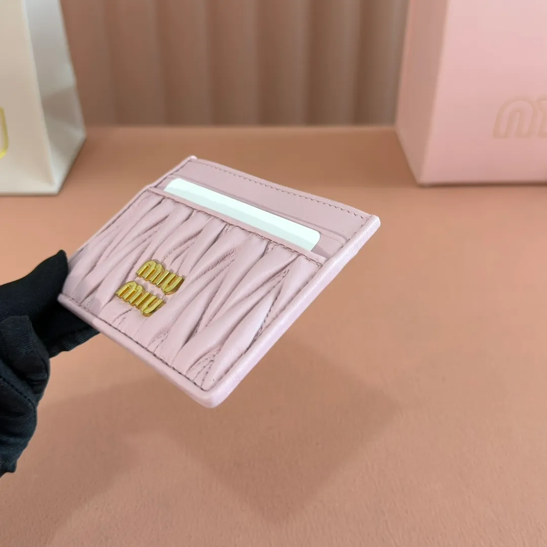 p420. 💋💋💋【Configured with full set of counter packaging】🔥 The latest version of MM cket wallet new card holder, 💗💗 5MV976 light pink The latest series of card holders in the counter, small and exquisite, double-sided card slots, practical and fashionable design 🔥 Made of top imported lambskin 🎉