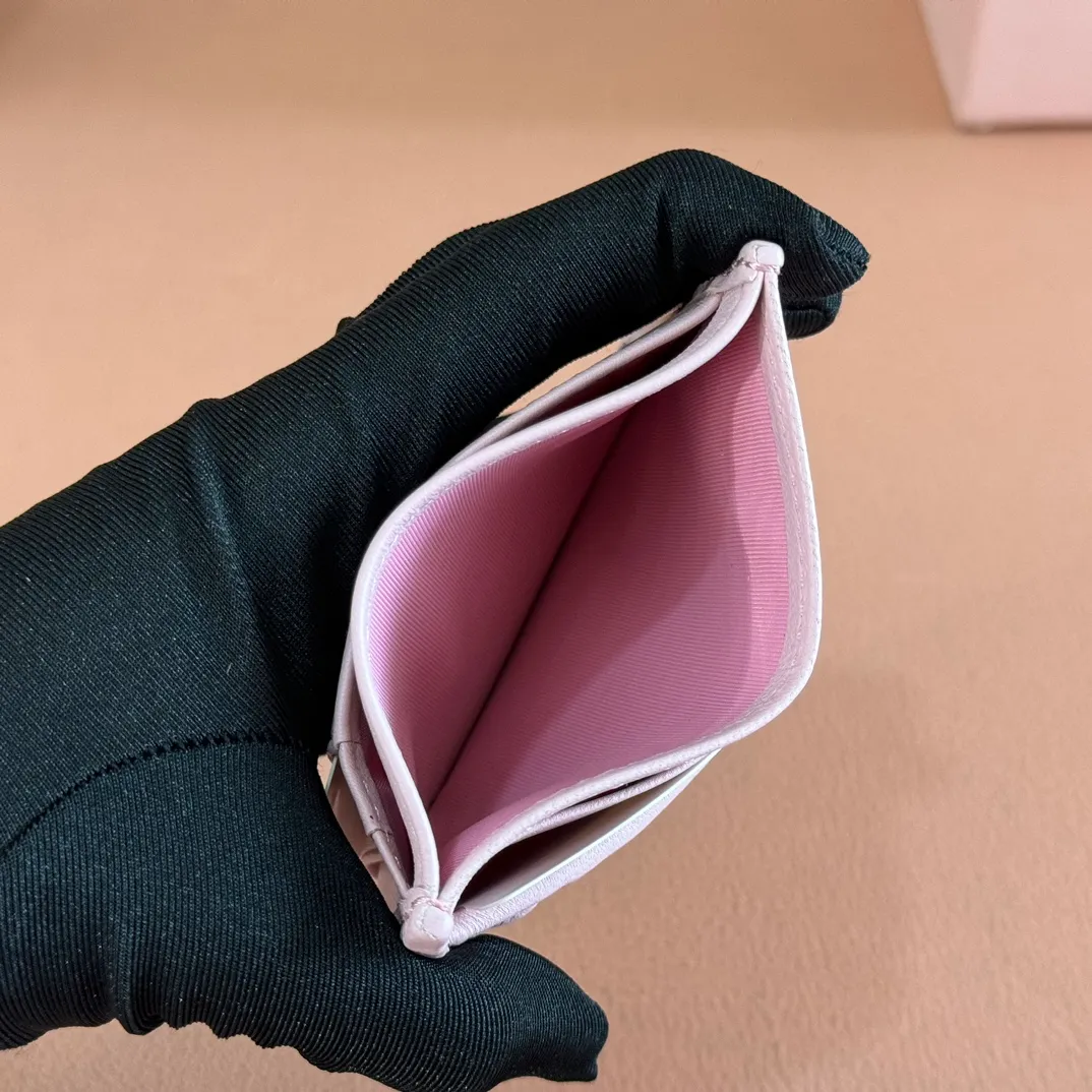 p420. 💋💋💋【Configured with full set of counter packaging】🔥 The latest version of MM cket wallet new card holder, 💗💗 5MV976 light pink The latest series of card holders in the counter, small and exquisite, double-sided card slots, practical and fashionable design 🔥 Made of top imported lambskin 🎉