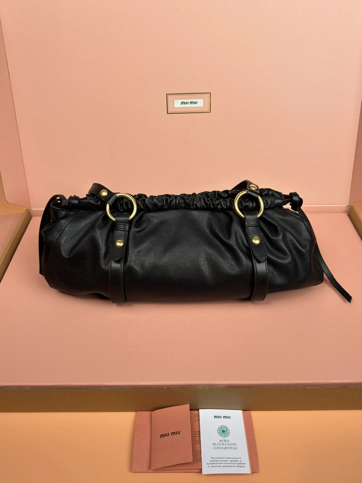 [Special grade hardware original leather] p1900 joke nappa sheepskin handbag/shoulder bag ~ black The new joie is made of nappa sheepskin and decorated with exquisite pendants and letter logos to increase brand recognition. Size: w44×h16×d10.5cm No.: 5bg289