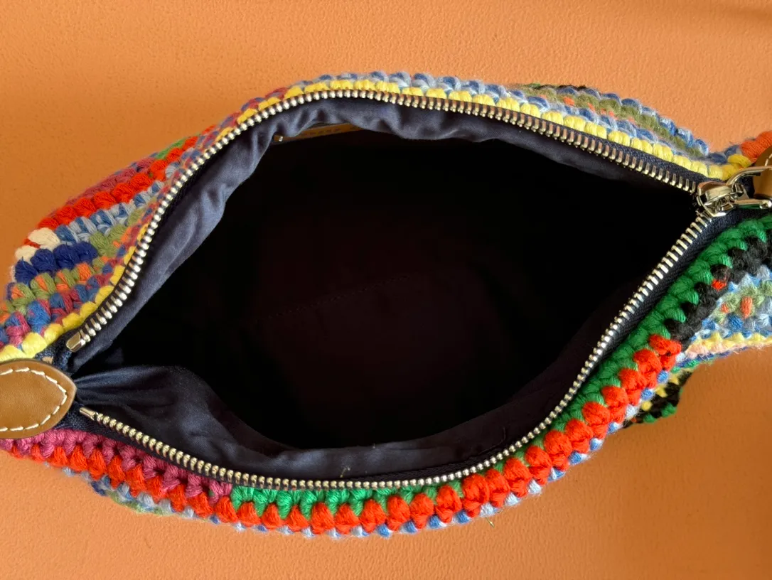 p1500💋💋💋 [Configured with full set of packaging at the counter] 5NE841, rainbow woven lunch box bag, ultra-heavy handmade, hand-crocheted using a variety of materials, not a single material version on the market, iconic Miu embroidery on the front, cotton lining, ultra-light, large capacity, looks good with any combination, suitable for all seasons, size: bottom length 19cm, opening width 25.5cm, height 14cm, bottom width 10cm,