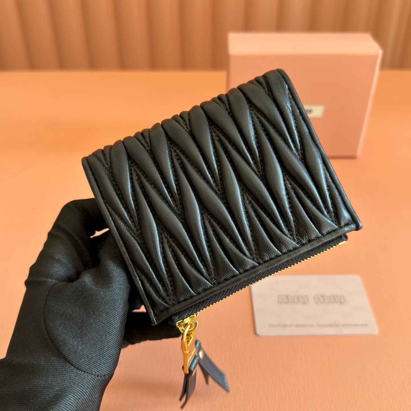 p540💋💋💋[Original configuration counter complete package] New version of the two-fold small wallet pocket wallet counter new small wallet 🔥 Model: 5MV017 is made of imported top-grade sheepskin inside and outside, with multiple card slots on both sides, double zipper compartment design on both sides, larger capacity, internal pressure 198A hundred-yuan notes, bank cards, coins, and change can be collected in it, highly practical, size: 11.5 X8 cm