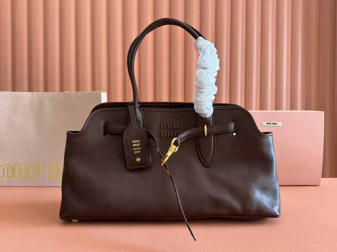 💕💕【New Product】Miu Home👉 MiuMiu new Aventure Nappa leather handbag, heather, brown, black/original leather shipped! 🐲Model: 5BG310. Combination short video