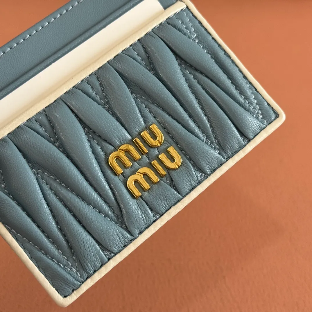 p420. 💋💋💋【Configured with full set of counter packaging】🔥 The latest version of MM cket wallet new card holder, 💗💗 5MC076 gray blue with white, the latest series of card holders in the counter, small and exquisite, double-sided card slots, practical and fashionable design 🔥 Made of top imported lambskin 🎉