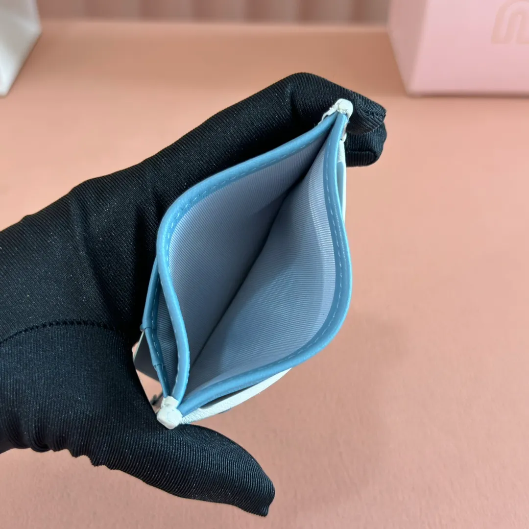 p420. 💋💋💋【Configured with full set of counter packaging】🔥 The latest version of MM cket wallet new card holder, 💗💗 5MC076 gray blue with white, the latest series of card holders in the counter, small and exquisite, double-sided card slots, practical and fashionable design 🔥 Made of top imported lambskin 🎉