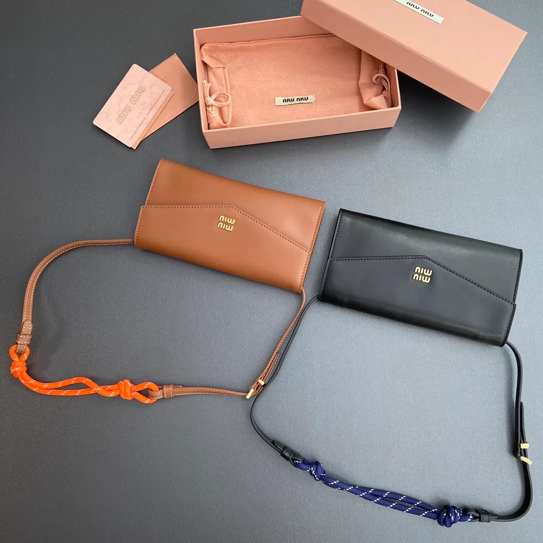 [Special grade hardware original leather]~Imported cow leather and rope shoulder strap cow leather wallet Size: w19×h9.5×2cm No.: 5MT025_ 025 _MM034