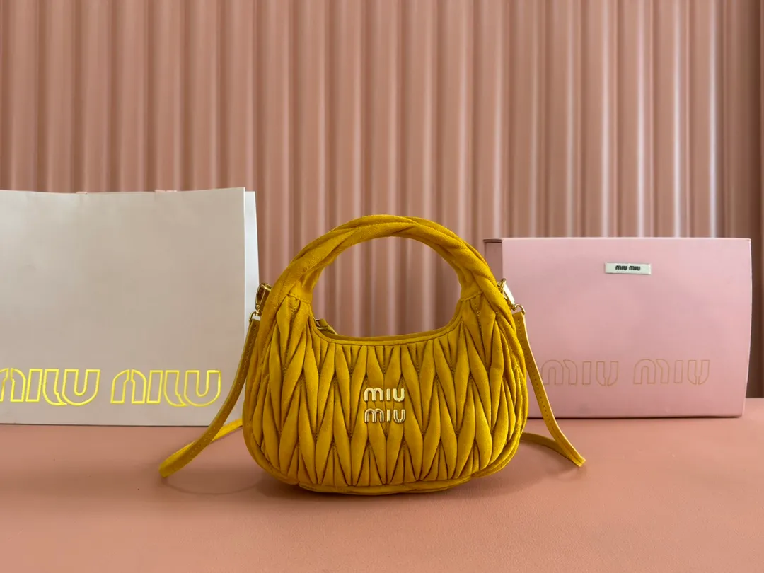 💋💋💋【Full set of packaging at the counter】5BC125MiuMiu new MiuWander suede leather handbag