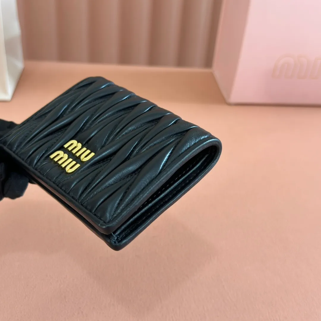 p460. 💋💋💋【Full set of packaging at the counter】🔥 MM latest version pocket wallet💗pocket wallet💗New small wallet at the counter🔥Model: 5MV20g🆕🆕💃💃It is made of imported top-grade sheepskin inside and outside🐮💞Hundred-yuan bills, bank cards, coins, and change can all be stored in it💅💅Size: 11.5 X8 cm.