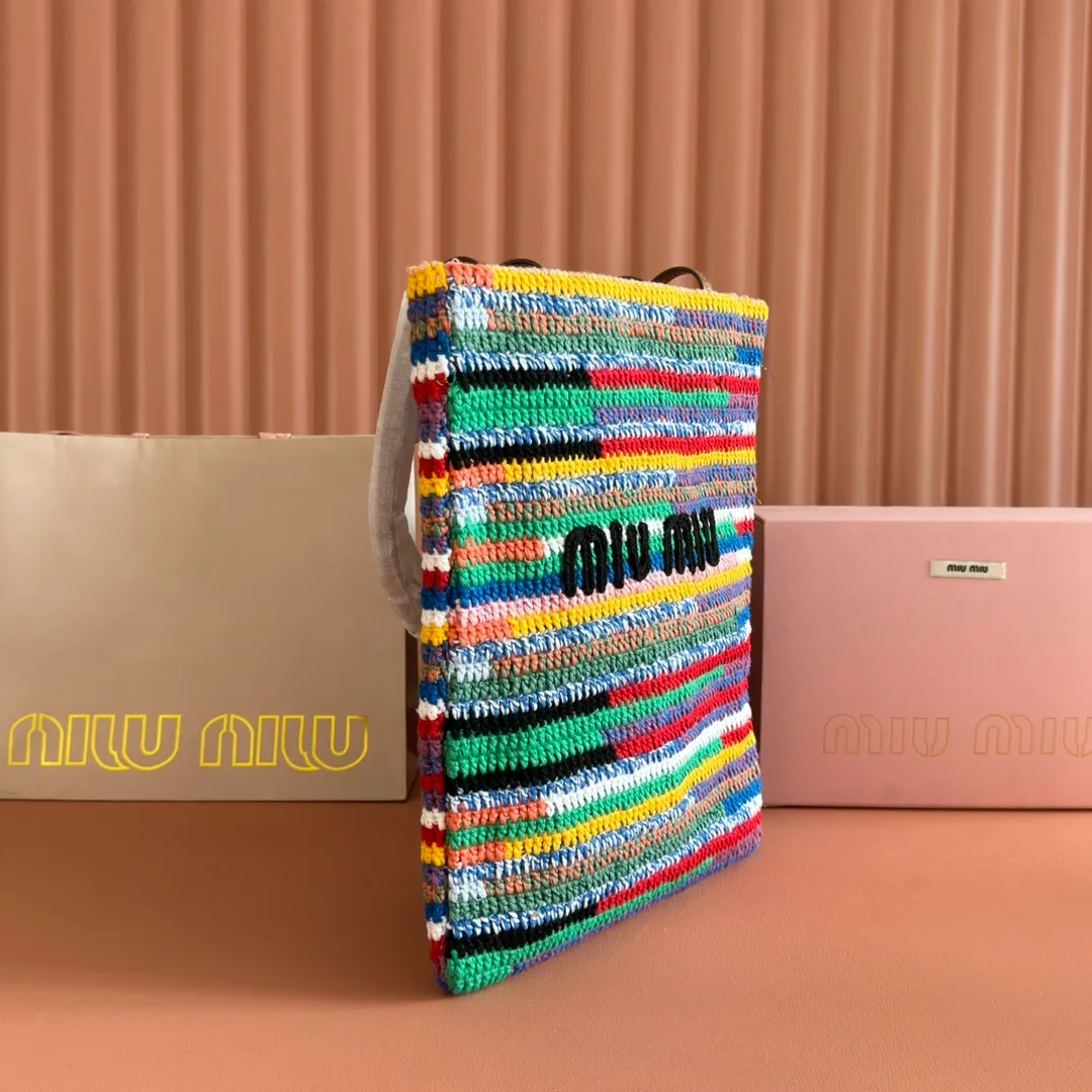 p1700💋💋💋【Full set of packaging at the counter】5BG248, super heavy-duty handmade rainbow woven bag, crocheted with multiple colors of cotton thread, hand-made is very complex, new front iconic Miu Miu embroidery, cotton lining, super light, super large capacity, small size vertical version is more adaptable, it is an excellent choice for work, commuting and traveling, suitable for all seasons, the real thing is super beautiful, size: 30X38CM