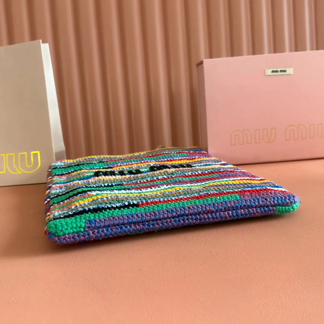 p1700💋💋💋【Full set of packaging at the counter】5BG248, super heavy-duty handmade rainbow woven bag, crocheted with multiple colors of cotton thread, hand-made is very complex, new front iconic Miu Miu embroidery, cotton lining, super light, super large capacity, small size vertical version is more adaptable, it is an excellent choice for work, commuting and traveling, suitable for all seasons, the real thing is super beautiful, size: 30X38CM