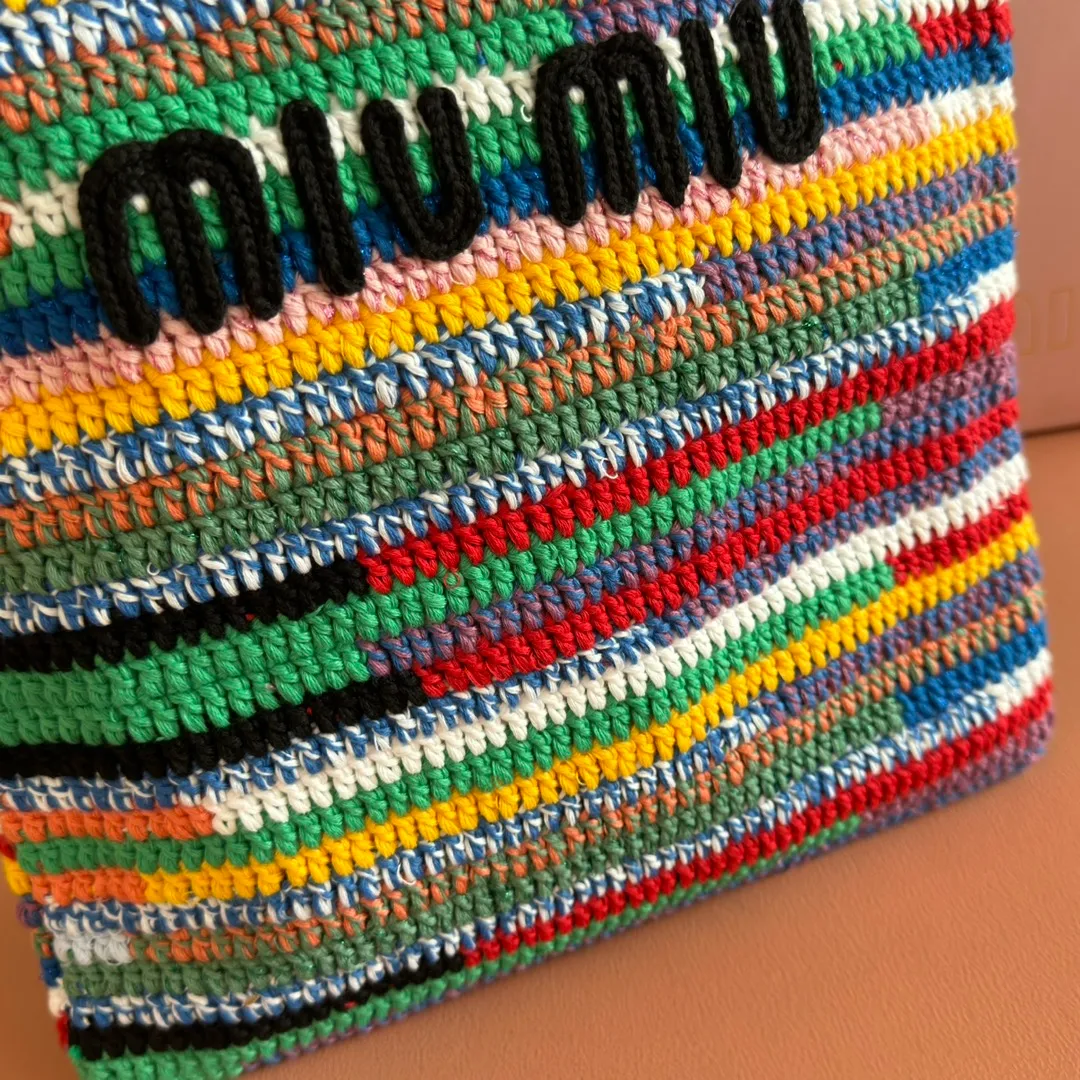 p1700💋💋💋【Full set of packaging at the counter】5BG248, super heavy-duty handmade rainbow woven bag, crocheted with multiple colors of cotton thread, hand-made is very complex, new front iconic Miu Miu embroidery, cotton lining, super light, super large capacity, small size vertical version is more adaptable, it is an excellent choice for work, commuting and traveling, suitable for all seasons, the real thing is super beautiful, size: 30X38CM