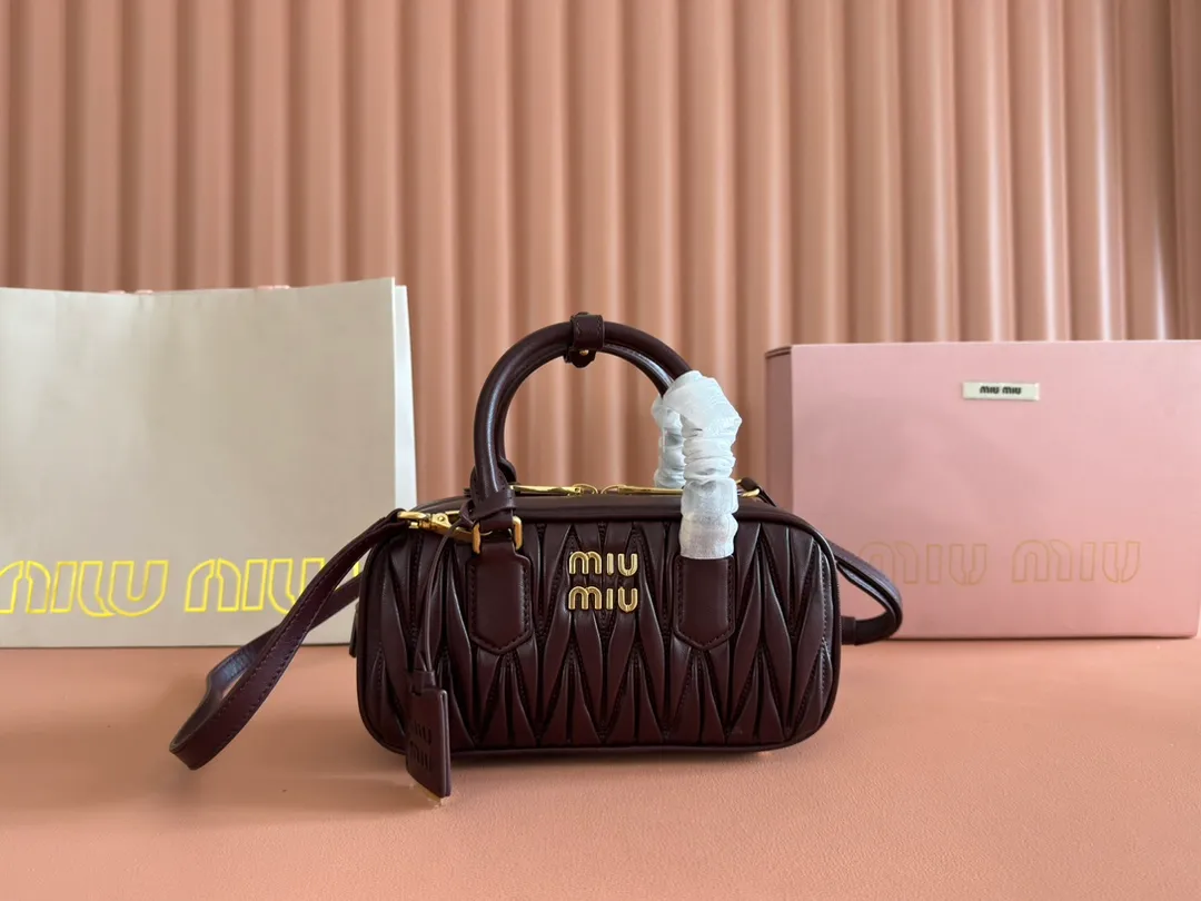 💋💋💋【Full set of packages at the counter】MIU MIU Miu Miu wrinkled nubuck leather Miu Miu women's Arcadia cowhide handbag crossbody bag Style number: 5bb142 burgundy