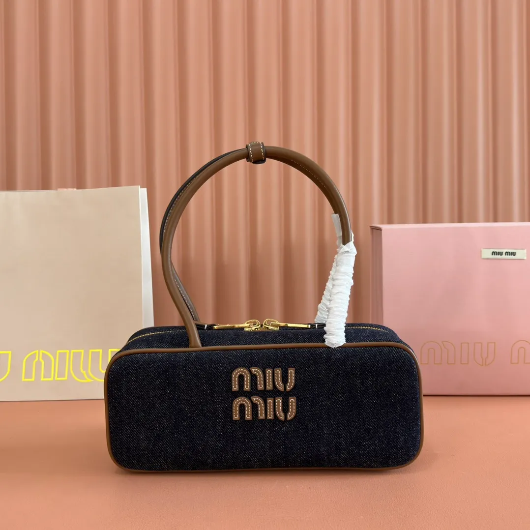 💋💋💋【New Product】Miu’s 👉 hot-selling Beau leather handbag is shipped. Dark blue denim/original leather is shipped! 🐲Model: 5BB173, short video
