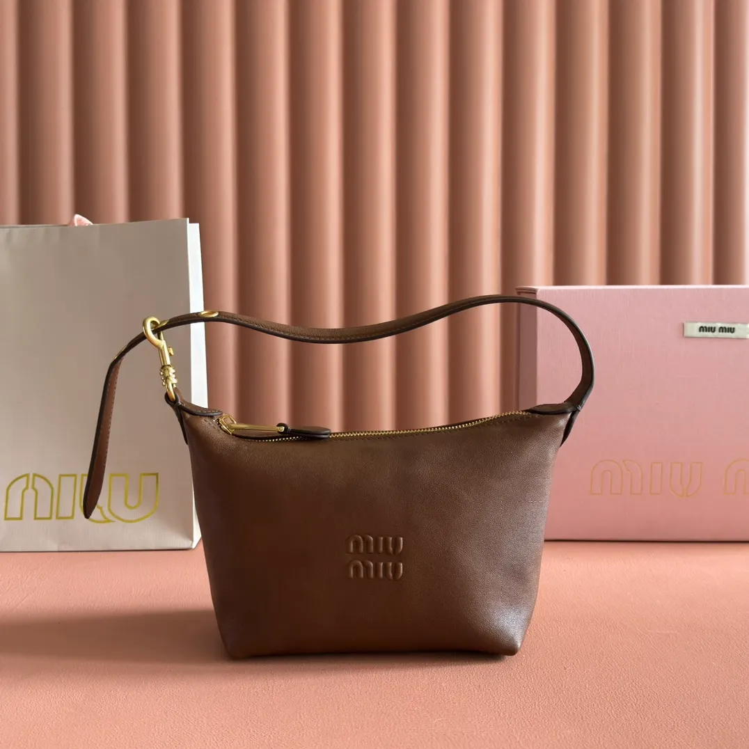 p1260💋💋💋 [Configured with full set of counter packaging] 5NE841, new lunch box bag, unique ice crack texture, iconic Miu amount logo on the front, cotton lining, ultra-light, large capacity, looks good no matter how you wear it, suitable for all seasons, size: bottom length 19cm, opening width 25.5cm, height 14cm, bottom width 10cm