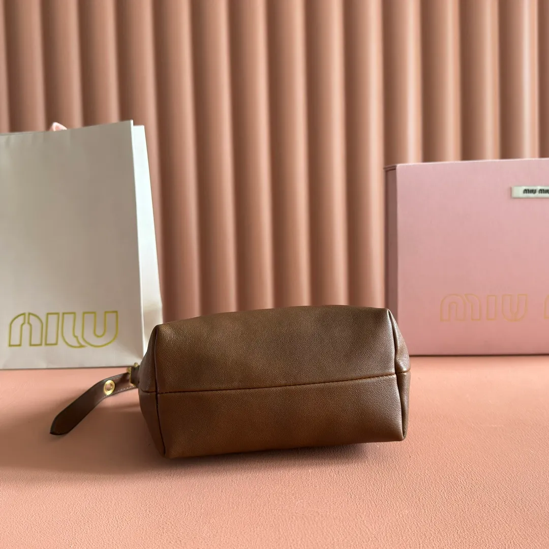 p1260💋💋💋 [Configured with full set of counter packaging] 5NE841, new lunch box bag, unique ice crack texture, iconic Miu amount logo on the front, cotton lining, ultra-light, large capacity, looks good no matter how you wear it, suitable for all seasons, size: bottom length 19cm, opening width 25.5cm, height 14cm, bottom width 10cm