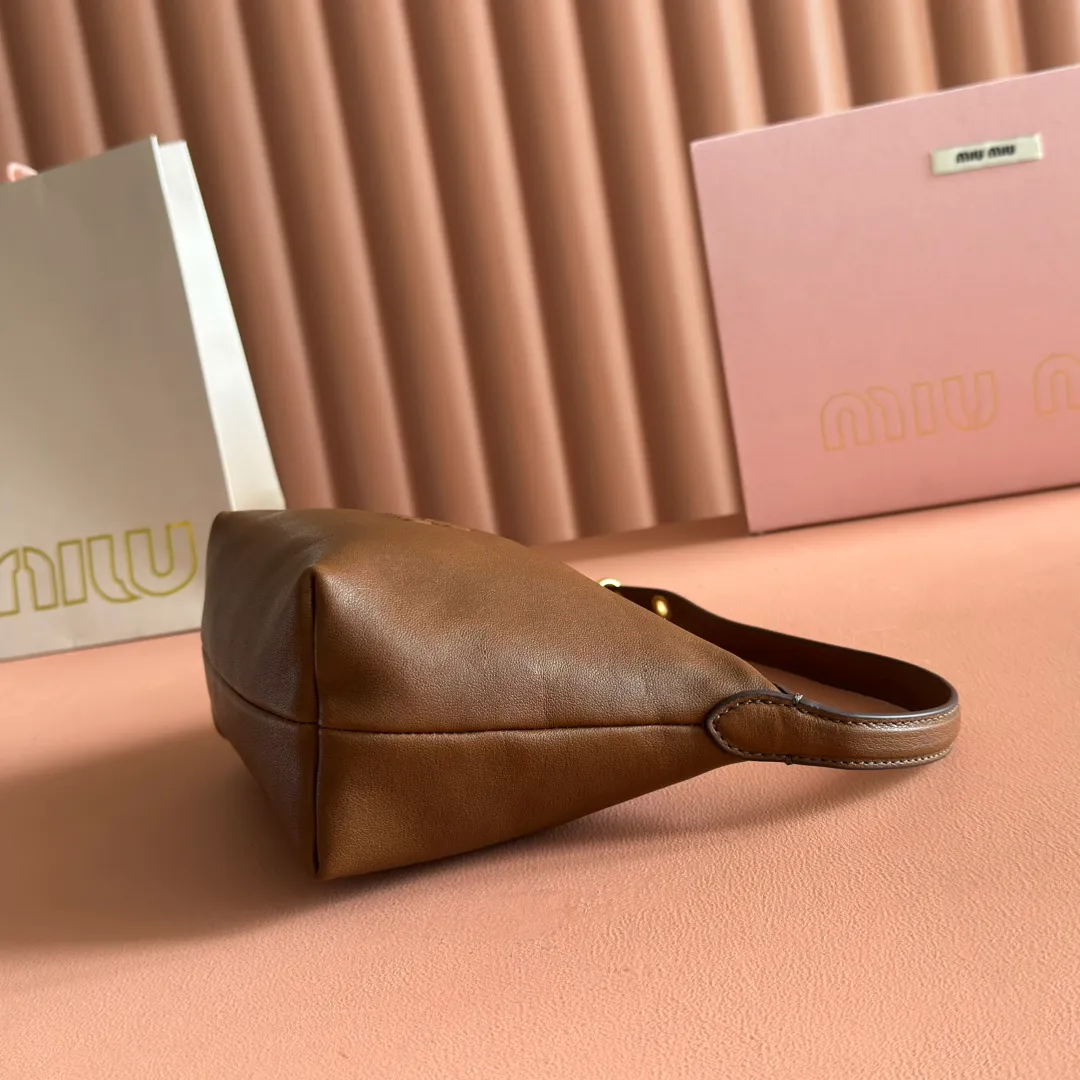 p1260💋💋💋 [Configured with full set of counter packaging] 5NE841, new lunch box bag, unique ice crack texture, iconic Miu amount logo on the front, cotton lining, ultra-light, large capacity, looks good no matter how you wear it, suitable for all seasons, size: bottom length 19cm, opening width 25.5cm, height 14cm, bottom width 10cm