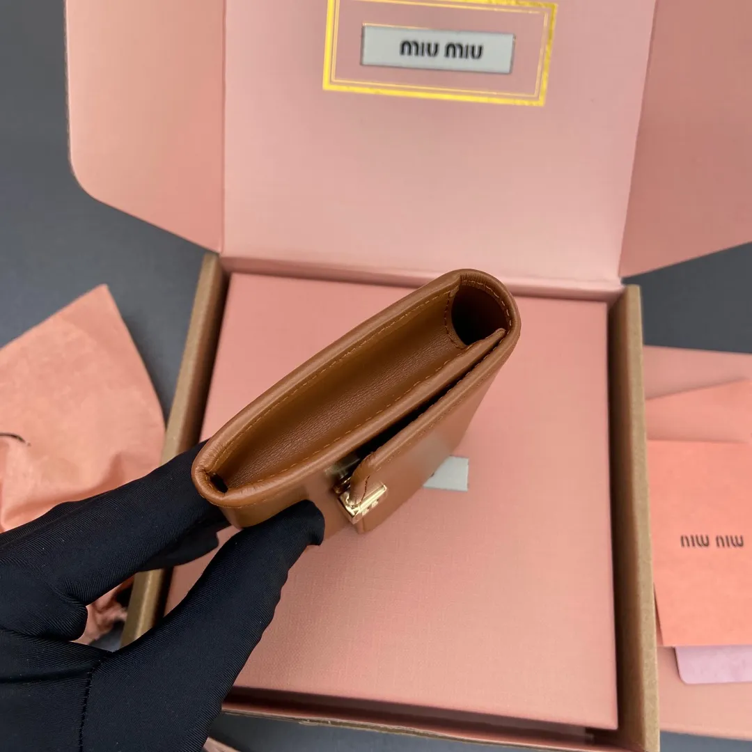 [Special grade hardware original leather] ¥560~ Cognac color imported cowhide card bag - Snap button closure - Metal letter logo - 2 card slots - Lined Size: w8.5×h10.2×2cm No.: 5M104_ MM0220
