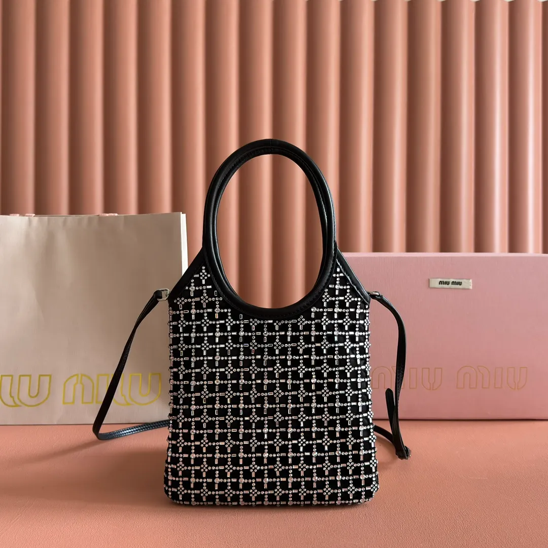 p1360💋💋💋【Full set of counter packaging】5BA281 diamond bag. This handbag is covered with a geometric pattern composed of artificial crystals. The details are exquisite. The classic letter logo adds unique style and recognition. It is equipped with a detachable and adjustable long leather shoulder strap for better practicality. Steel hardware, satin lining, with patch pockets. Size: 20 cm X 24 cm