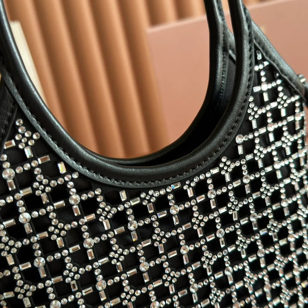 p1360💋💋💋【Full set of counter packaging】5BA281 diamond bag. This handbag is covered with a geometric pattern composed of artificial crystals. The details are exquisite. The classic letter logo adds unique style and recognition. It is equipped with a detachable and adjustable long leather shoulder strap for better practicality. Steel hardware, satin lining, with patch pockets. Size: 20 cm X 24 cm
