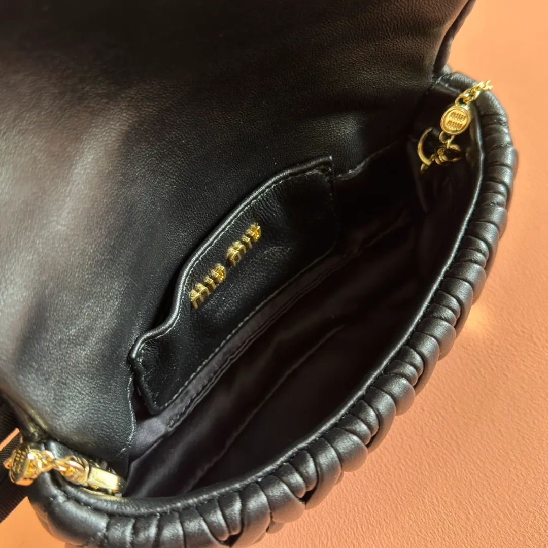 p1400💋💋💋【Equipped with full package of original leather at the counter】Miaojia 5bp172 MIU MI new chain bag, top imported lambskin, brand classic iconic Matelasse texture embroidery, new design detachable long metal chain shoulder strap, flip-top suction buckle closure, a card slot compartment inside, satin lining, can be held in hand or crossbody, size 18 X9.5 X 4 c