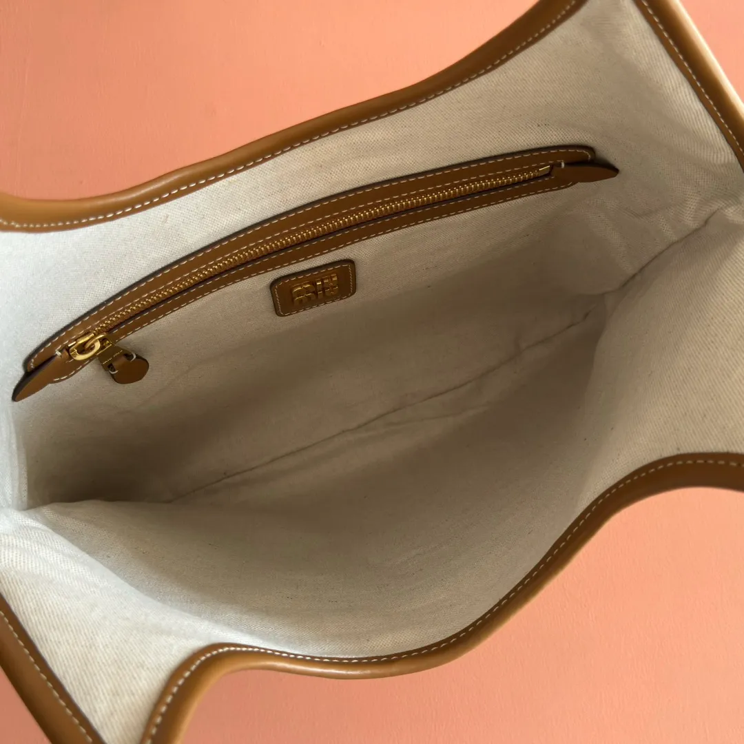p1300💋💋💋【Full package with counter】Miu Women's IVY Corduroy Tote Shoulder Bag This classic tote bag is decorated with the Miu Miu letter logo, highlighting the classic style and being very recognizable. Simple underarm tote bag 🖤 The same color leather letter logo adds a unique and classic style! Gold hardware, leather lettering logo on front! Lined with zip pocket accents! Size: 35x40cm Style number: 500231