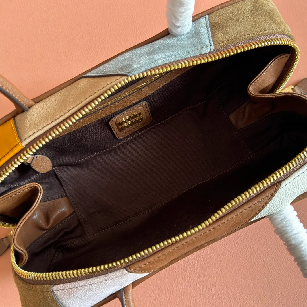 p1900💋💋💋【Premium hardware original leather】Beau cow leather and sheep leather patchwork handbag ~ handbag/shoulder bag ~ brown patchwork This Beau handbag presents a slightly retro style, while highlighting modern personality through patches. The letter logo highlights the brand's classic character. Size: W28×H15×D9cm Number: 5BB173 5BB147