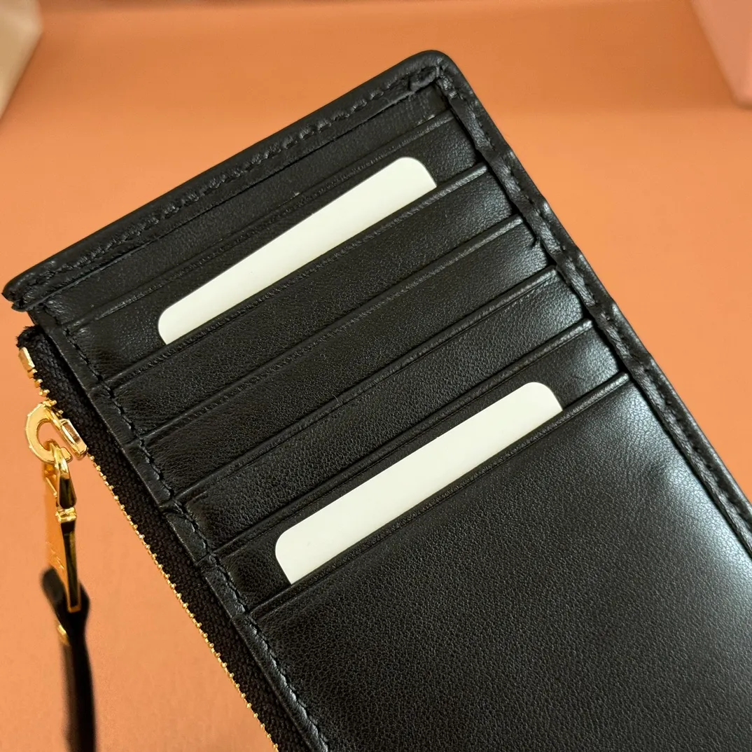 p520. 💋💋💋【Full set of packaging at the counter】🔥 MM💗pocket wallet💗The latest version of the card holder, model: 5MB006g🔥🆕🆕💃💃Top imported lambskin material🐮👋Matelasse pattern, zipper closure, miu logo hot stamping inside 💞Six card slots on the back, 💅💅 size: 8X15.