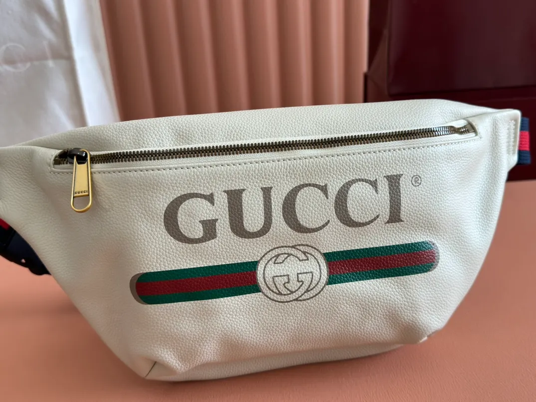 p760. 📣📣📣 [Original leather and complete packaging]✨🔥! ! Guccl's world-famous bag - Coco Capitán bag. This waist bag, named after the Spanish artist Coco Capitán, is sweeping the entire fashion circle. Model: 493869. Size: 28*18*8cm ￼
