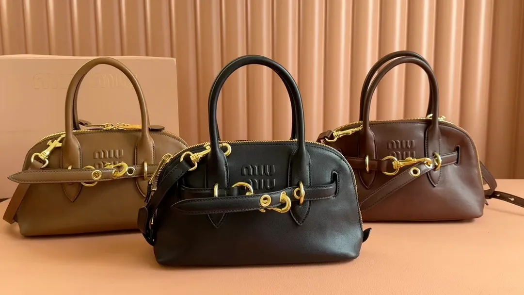 p1900💋💋💋【Original leather configuration and counter packaging】Miu Aventure Nappa bowling bag is made of top-quality retro vegetable soft sheepskin.