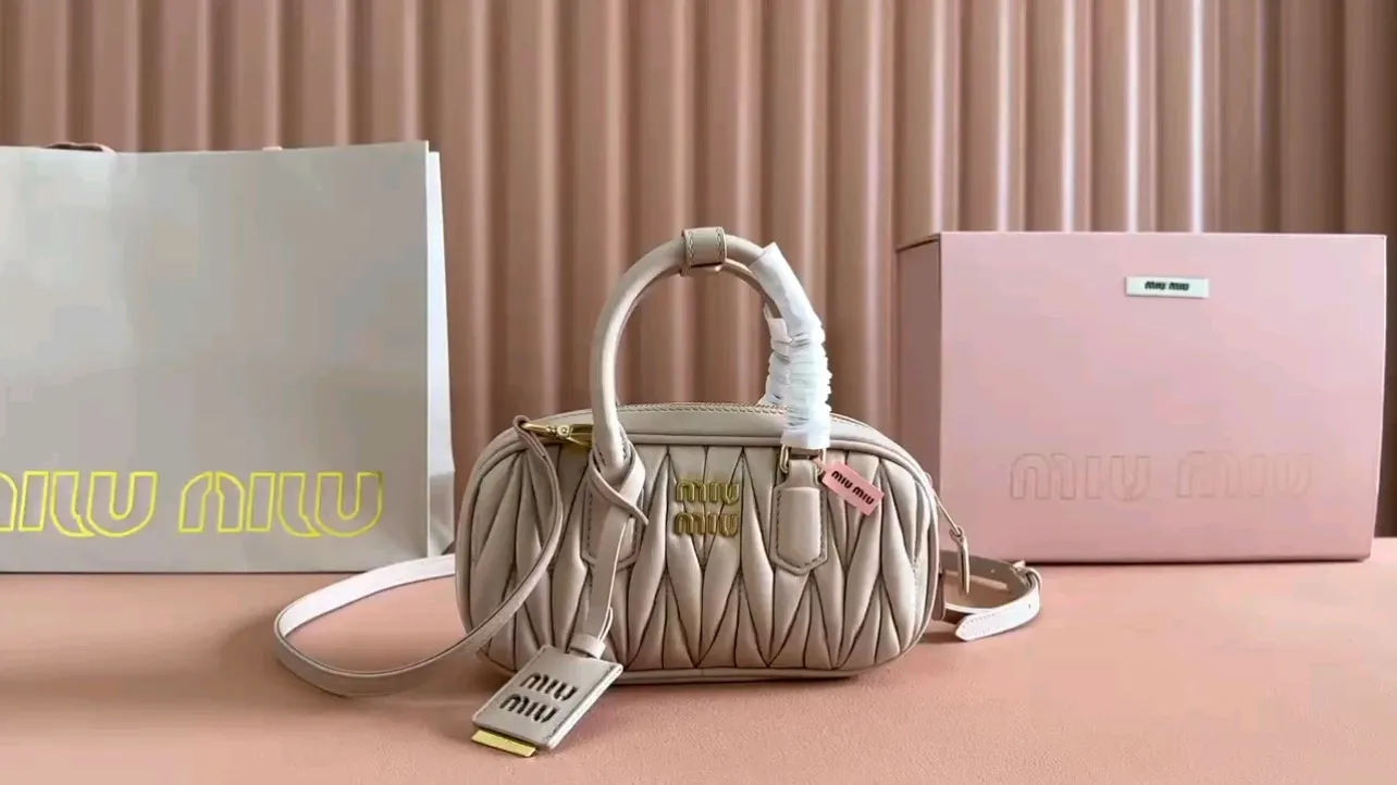 💋💋💋[Equipped with full counter packaging, premium hardware and original leather] Arcadie sheepskin mini (19cm) bowling handbag/crossbody bag~